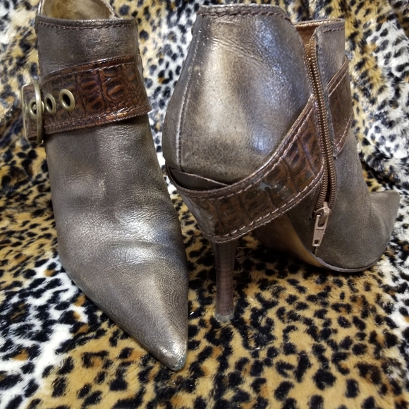 Boots - Picture 3 of 5